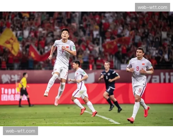 “里尔主帅丰塞卡专访:阐述其4-4-2防守体系如何在三月实现零封” “里尔主帅丰塞卡专访:阐述其4-4-2防守体系如何在三月实现零封”